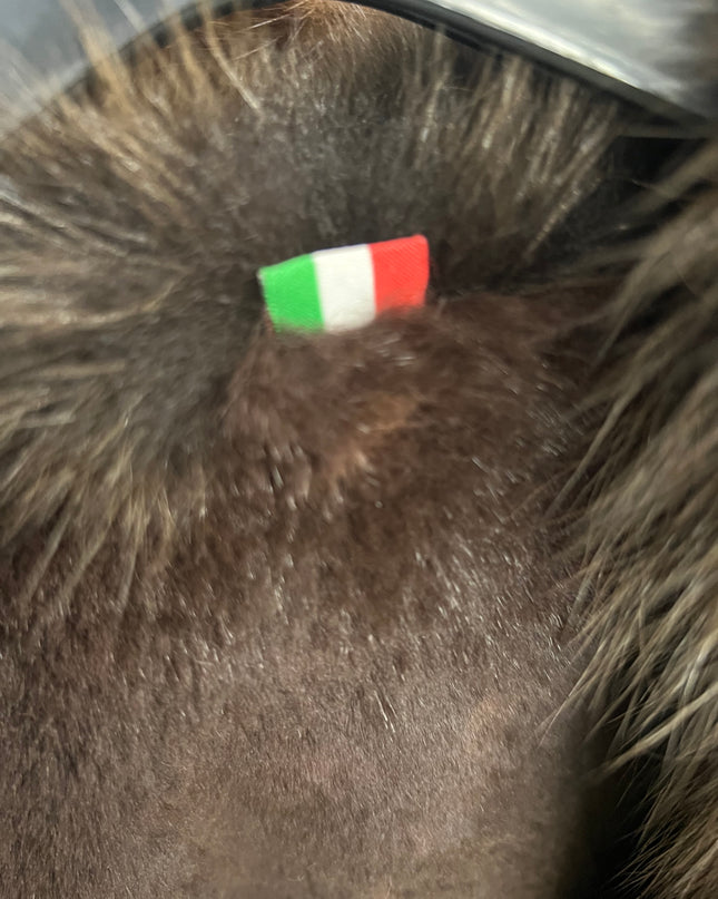 Imperméable bordo di collo e polsini in pelle di volpe tinta marrone