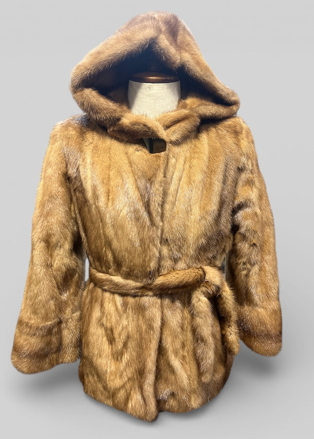 Bomber avec capuche et ceinture en fourrure de vison pastel