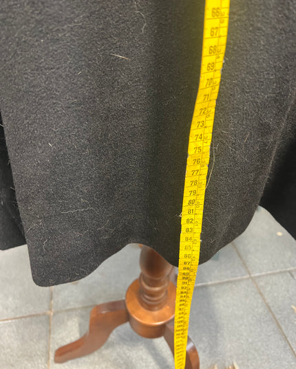 Manteau de cape bordé en fourrure de renard