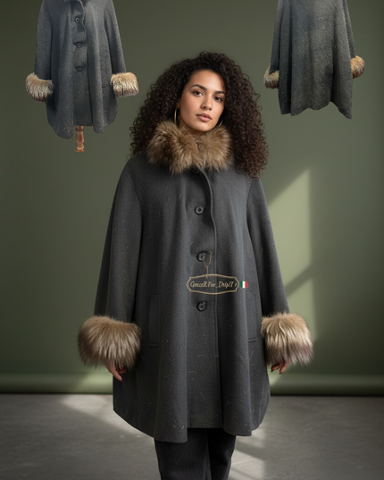 Manteau de cape bordé en fourrure de renard