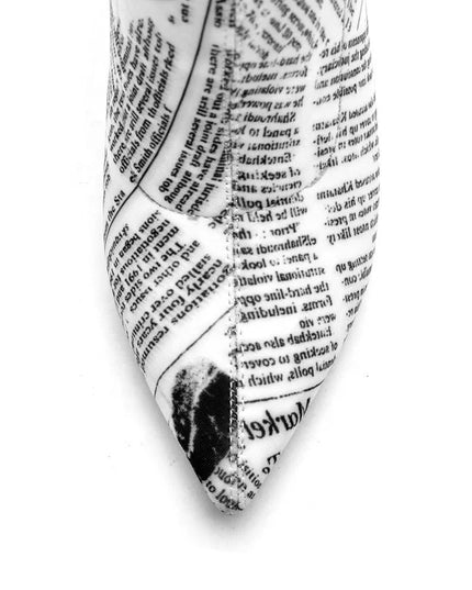 Bottines femme à talons aiguilles avec imprimé vache blanc. Fermeture éclair latérale, bout pointu. Disponibles en grandes tailles.