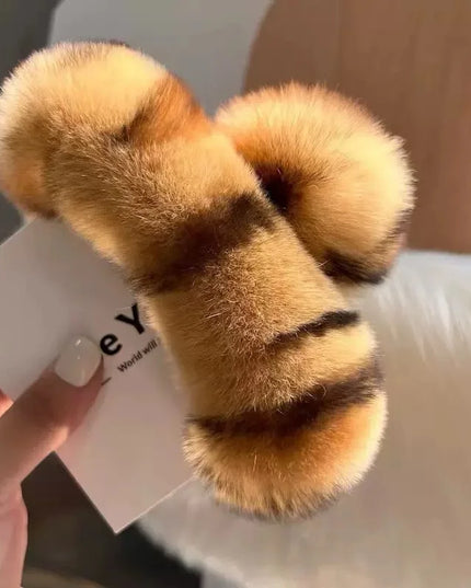 Pince à Cheveux Surdimensionnée en Fourrure de Lapin. Chaud et Doux pour Chignons Épais, Style Hiver Luxe