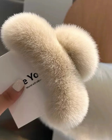 Pince à Cheveux Surdimensionnée en Fourrure de Lapin. Chaud et Doux pour Chignons Épais, Style Hiver Luxe